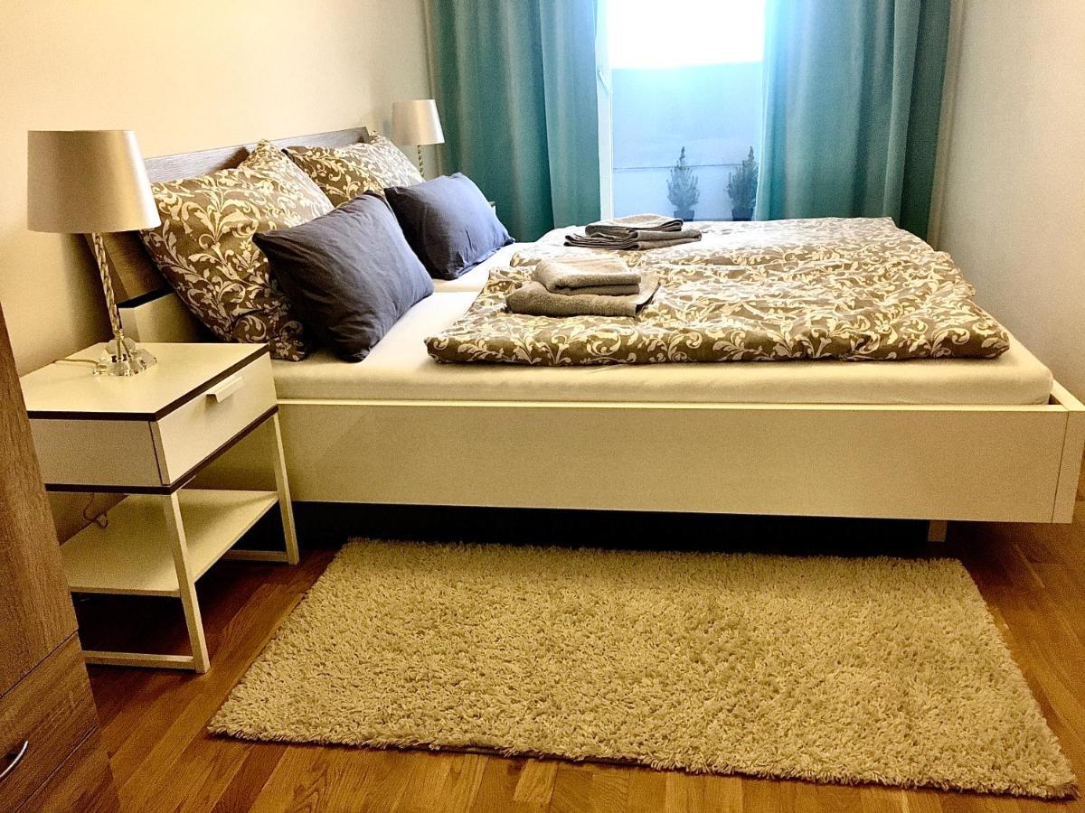 2 Bedroom Apartment Next To Metro U1 And Garage Parking Vídeň Exteriér fotografie