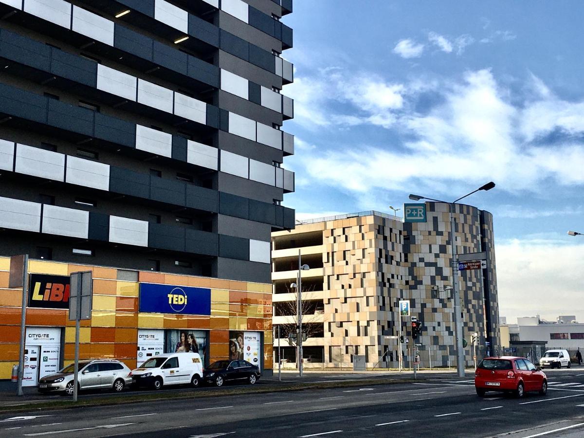 2 Bedroom Apartment Next To Metro U1 And Garage Parking Vídeň Exteriér fotografie