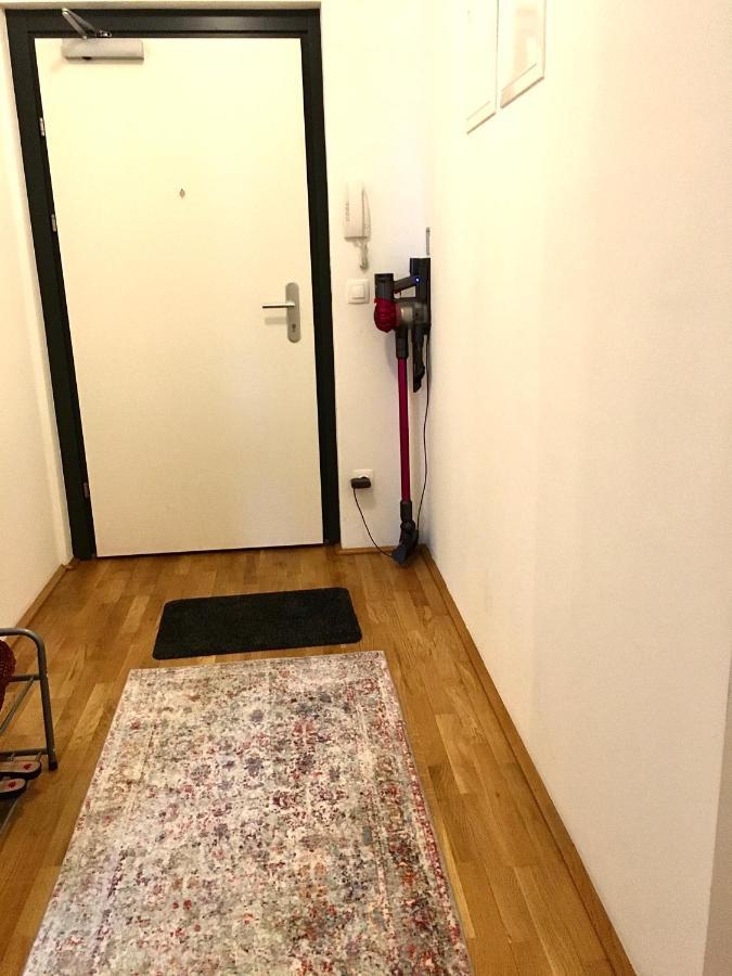 2 Bedroom Apartment Next To Metro U1 And Garage Parking Vídeň Exteriér fotografie